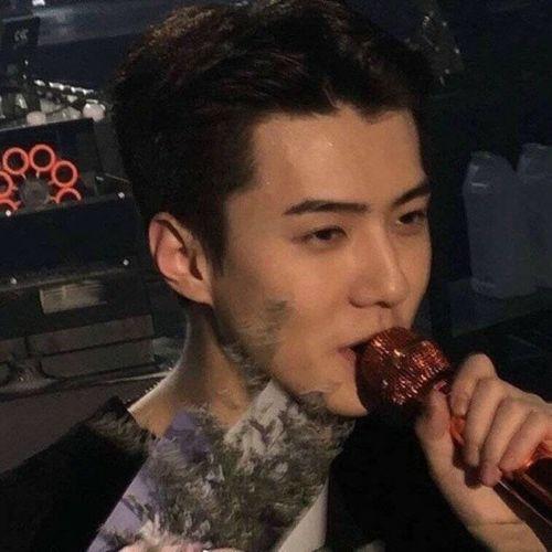 娱乐圈吃瓜抖音背景图,揭秘抖音背景图下的吃瓜盛宴